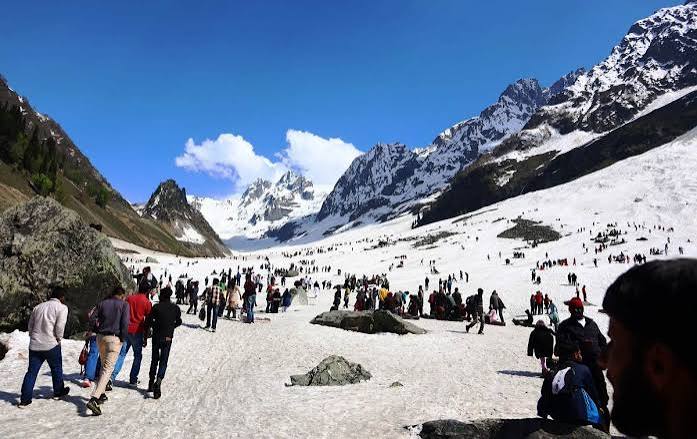 Thajiwas Glacier Sledging